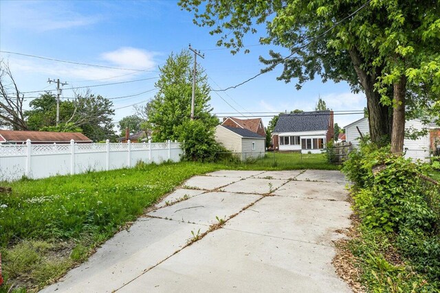 8304 Pinehurst St, Detroit, MI 48204 - view of yard