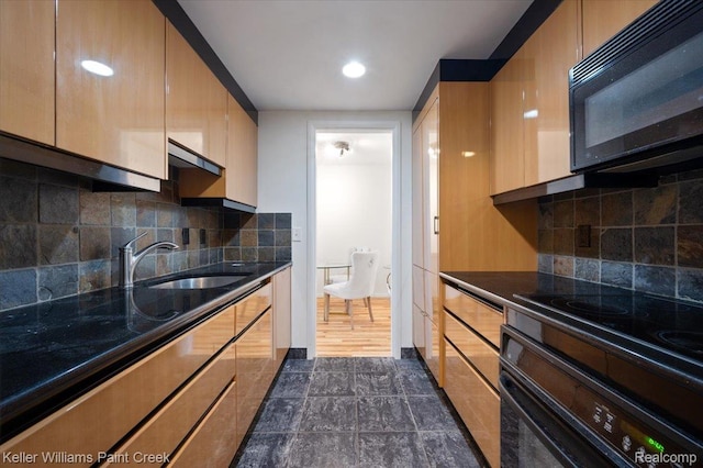 8200 E Jefferson Ave Unit 1802, Detroit, MI 48214 - kitchen featuring black appliances, decorative backsplash, and recessed lighting