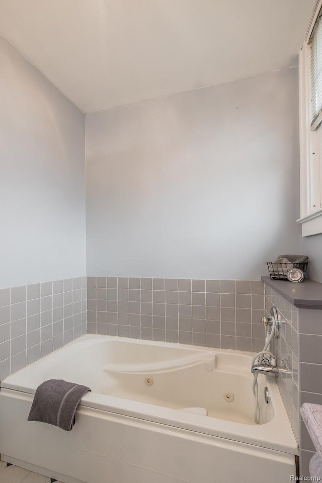 284 W Clarkston Rd, Lake Orion, MI 48362 - full bath with a tub with jets
