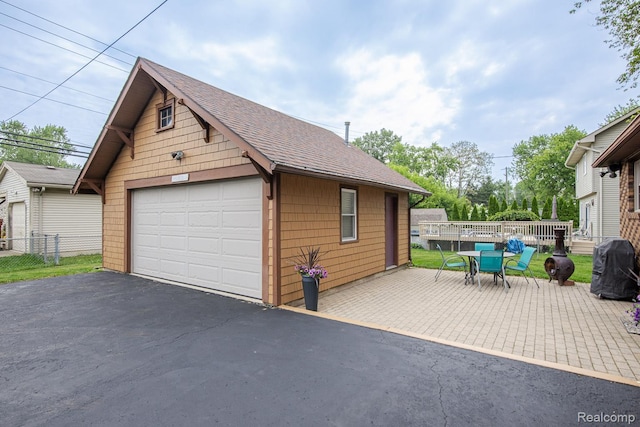 284 W Clarkston Rd, Lake Orion, MI 48362 - detached garage with driveway