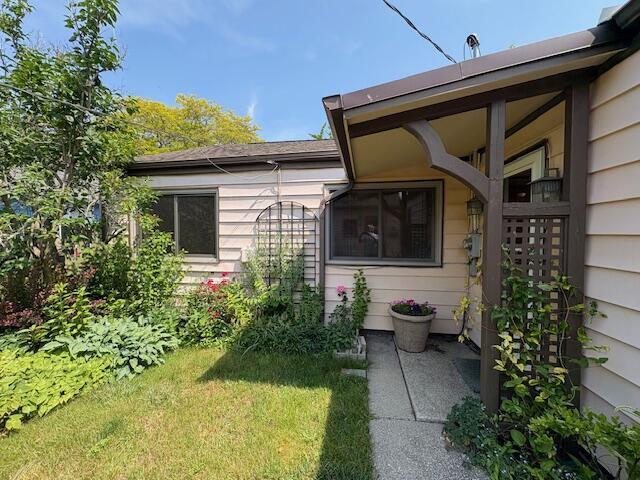 522 Lyon St, South Haven, MI 49090 - view of home's exterior