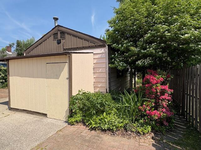 522 Lyon St, South Haven, MI 49090 - view of shed
