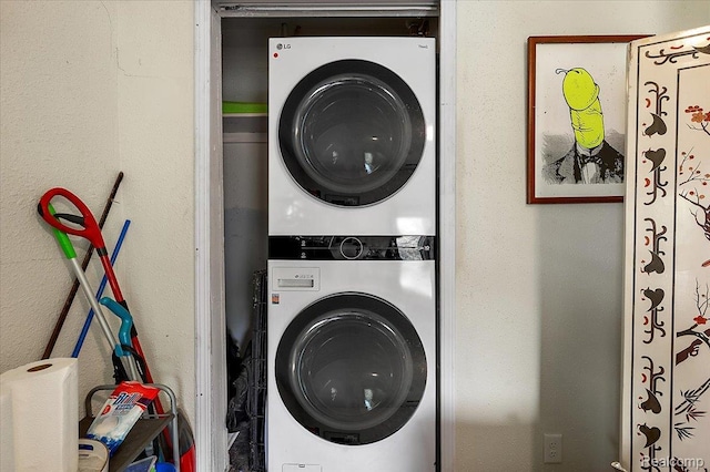 1769 W Warren Ave, Detroit, MI 48208 - laundry room featuring estacked washer and dryer