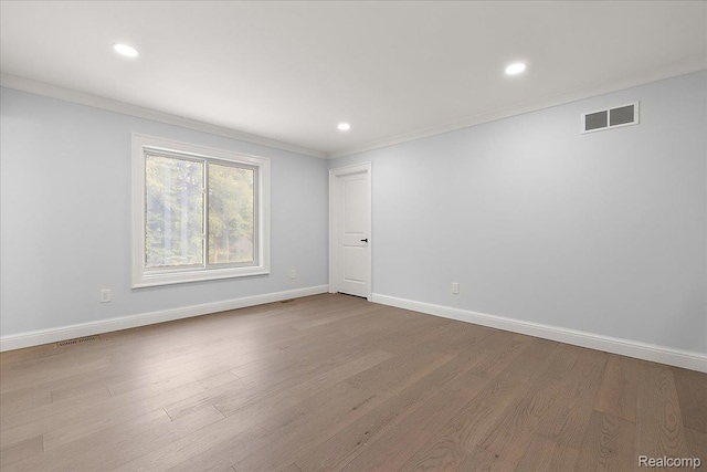 56350 Willow Creek Blvd, Utica, MI 48316 - unfurnished room with crown molding, wood finished floors, and recessed lighting