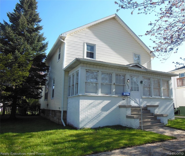 1209 Miller St, Port Huron, MI 48060 - view of front of property with entry steps and a front lawn