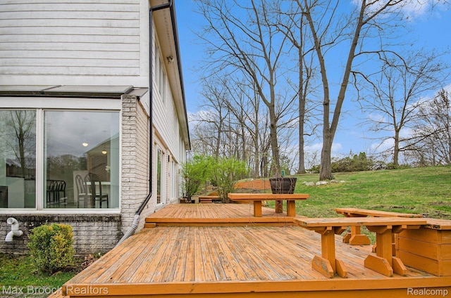 5322 Pond Bluff Dr, West Bloomfield, MI 48323 - wooden terrace featuring a lawn