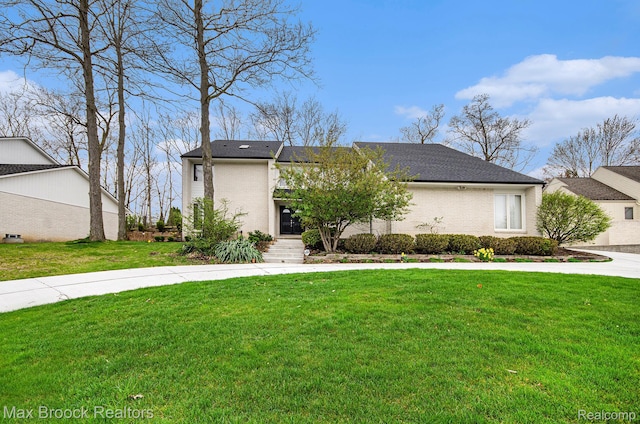 5322 Pond Bluff Dr, West Bloomfield, MI 48323 - mid-century modern home featuring a front lawn, brick siding, and roof with shingles