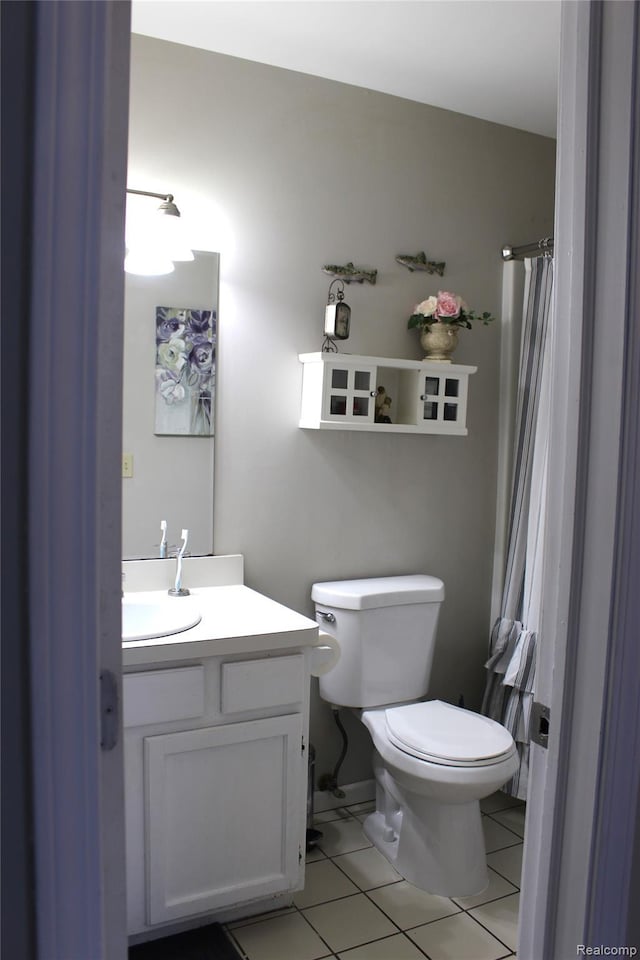 14361 Blue Heron Dr, Fenton, MI 48430 - full bath featuring tile patterned floors, vanity, and curtained shower