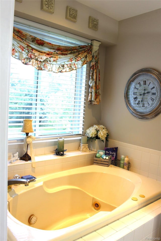 14361 Blue Heron Dr, Fenton, MI 48430 - bathroom with a whirlpool tub