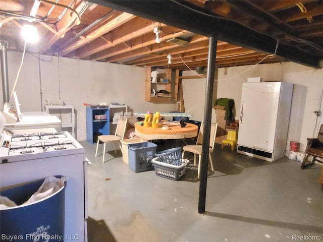 26001 Harding Sq, Oak Park, MI 48237 - unfinished below grade area featuring freestanding refrigerator