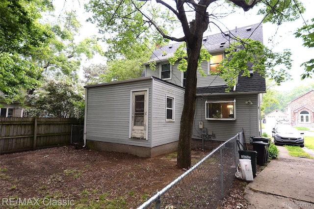 1924 Pinecrest Dr, Ferndale, MI 48220 - rear view of house featuring a shingled roof