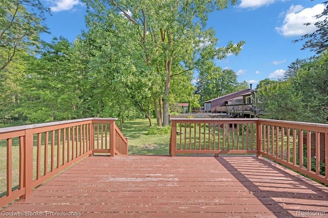 210 Mary St, Flushing, MI 48433 - view of wooden terrace