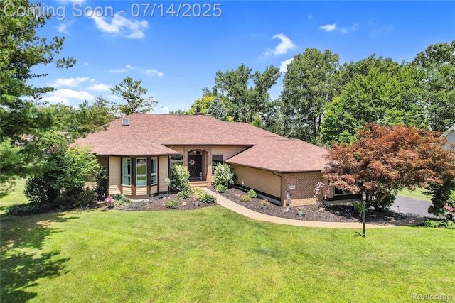 2985 Dana Pointe Dr, Pinckney, MI 48169 - view of front of property featuring a front yard, a shingled roof, and brick siding