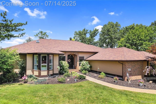 2985 Dana Pointe Dr, Pinckney, MI 48169 - view of front facade featuring a front lawn, a shingled roof, and brick siding