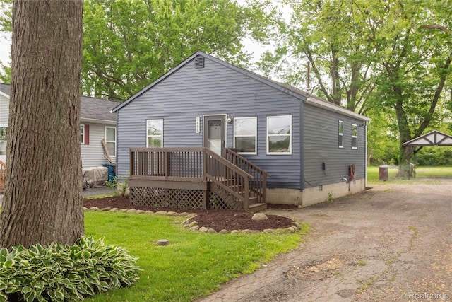 1896 Spaulding Rd, Monroe, MI 48162 - view of front of property featuring driveway and a front lawn