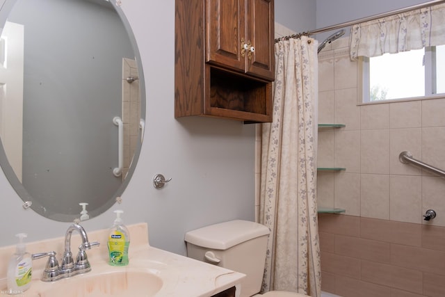 538 Dimmick St, Owosso, MI 48867 - full bathroom featuring vanity and shower / bath combination with curtain