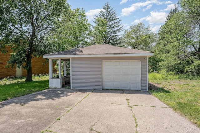 2411 Sheridan Ave, Saginaw, MI 48601 - detached garage with driveway