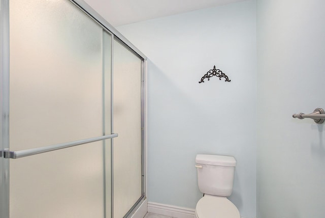 7251 Beverly Dr, South Haven, MI 49090 - bathroom featuring a shower stall and toilet