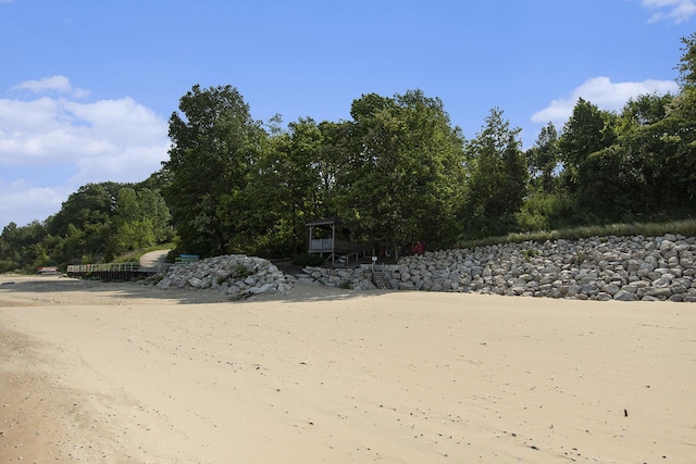 7251 Beverly Dr, South Haven, MI 49090 - view of yard