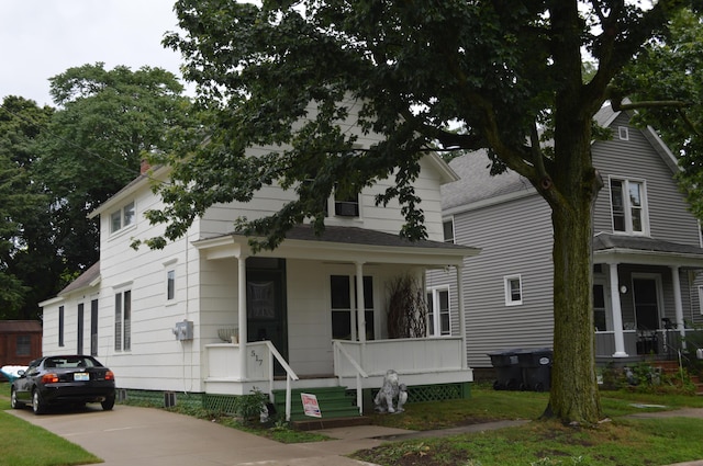 517 Winchester Ave, Saint Joseph, MI 49085 - view of front facade featuring covered porch