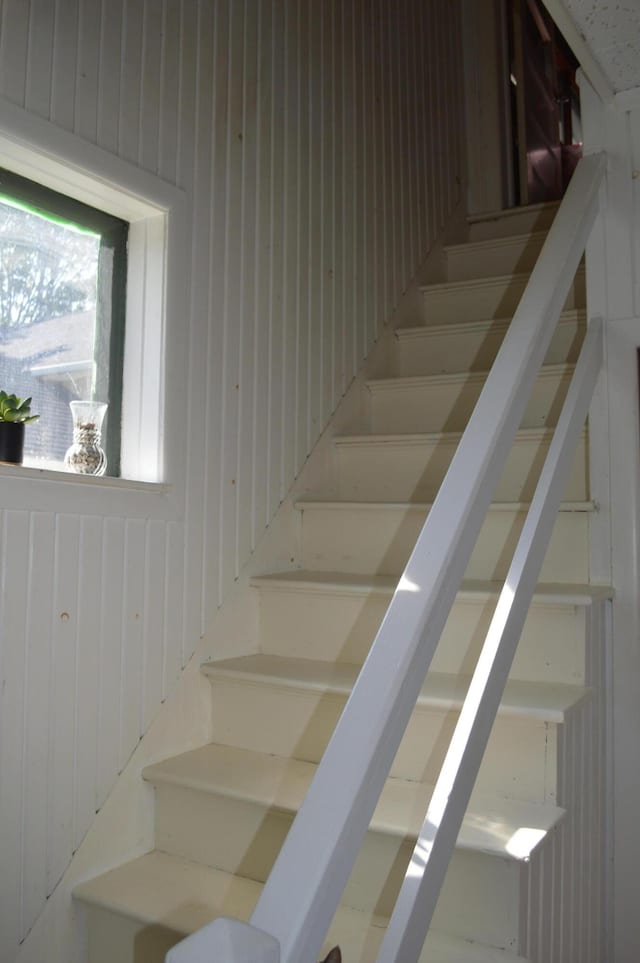 517 Winchester Ave, Saint Joseph, MI 49085 - view of stairway