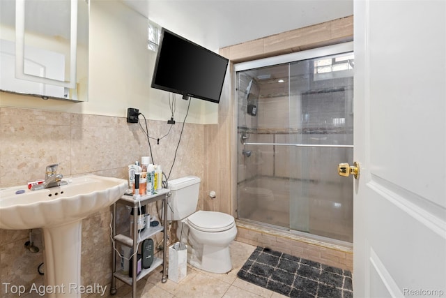 17090 Collinson Ave, Eastpointe, MI 48021 - full bath featuring a shower stall, tile patterned flooring, and tile walls