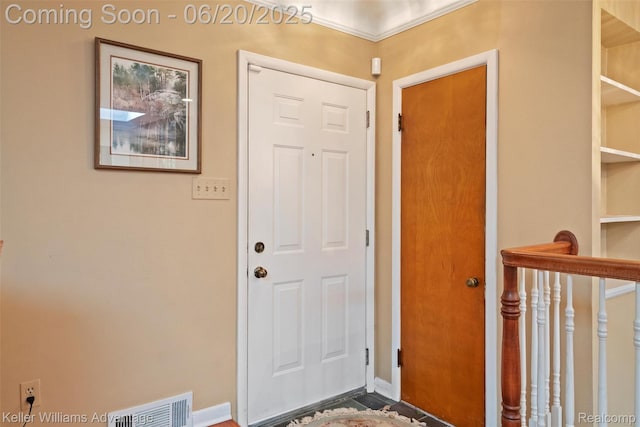 34030 Hampshire St, Livonia, MI 48154 - entryway featuring baseboards