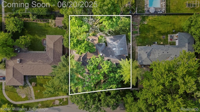 34030 Hampshire St, Livonia, MI 48154 - aerial overview of property's location featuring property boundaries highlighted
