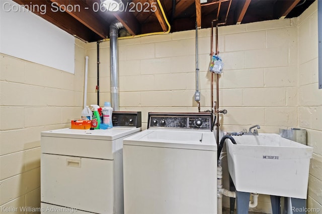 34030 Hampshire St, Livonia, MI 48154 - washroom featuring washer and clothes dryer