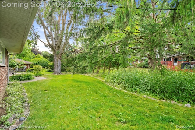34030 Hampshire St, Livonia, MI 48154 - view of grassy yard