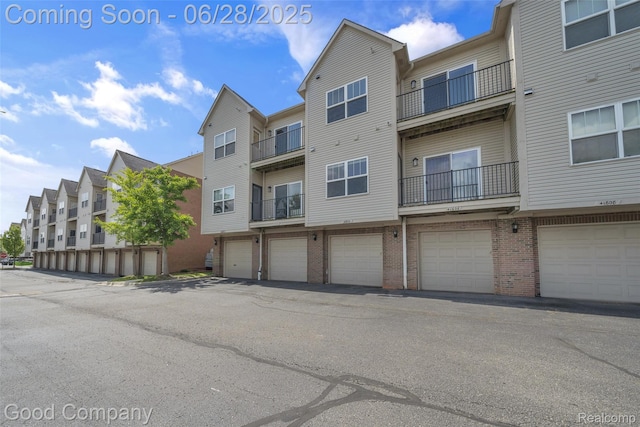 41606 Hamlet Ln, Novi, MI 48375 - view of property featuring a residential view