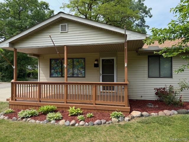 5496 Elizabeth Lake Rd, Waterford, MI 48327 - view of front facade with a porch and a front yard