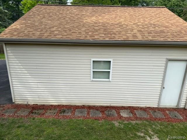 5496 Elizabeth Lake Rd, Waterford, MI 48327 - view of property exterior featuring a shingled roof