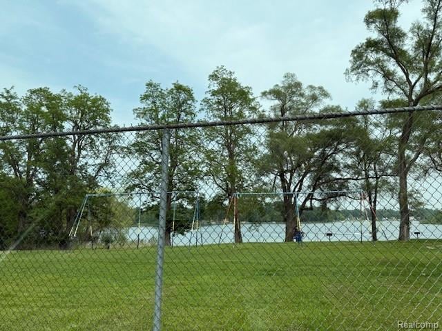 5496 Elizabeth Lake Rd, Waterford, MI 48327 - view of yard