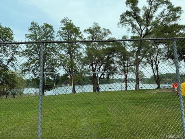 5496 Elizabeth Lake Rd, Waterford, MI 48327 - view of yard