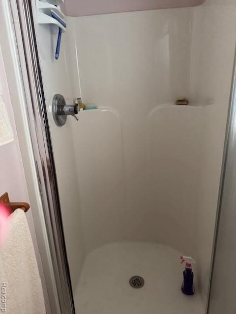 912 Rikki Anne Ct, Wixom, MI 48393 - full bath with a shower stall