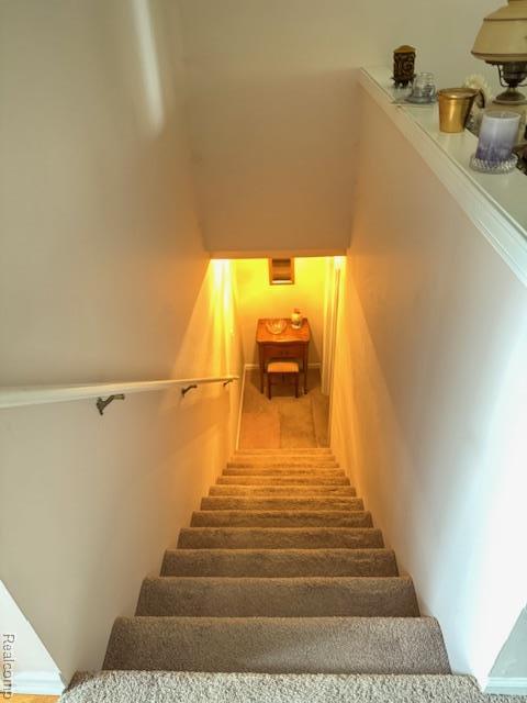 912 Rikki Anne Ct, Wixom, MI 48393 - view of stairway