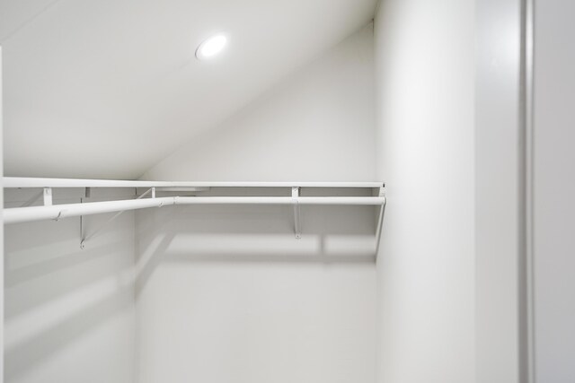 21611 Conners Ave, Warren, MI 48091 - view of walk in closet