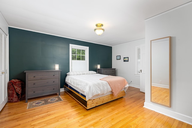 1208 Whittier Rd, Ypsilanti, MI 48197 - bedroom featuring light wood finished floors, a closet, and crown molding