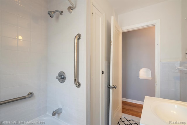 3434 Campbell St, Dearborn, MI 48124 - full bath with tub / shower combination and vanity