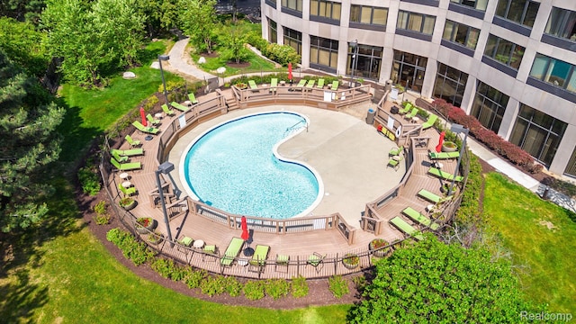 5000 Town Ctr Unit 2001, Southfield, MI 48075 - view of community pool