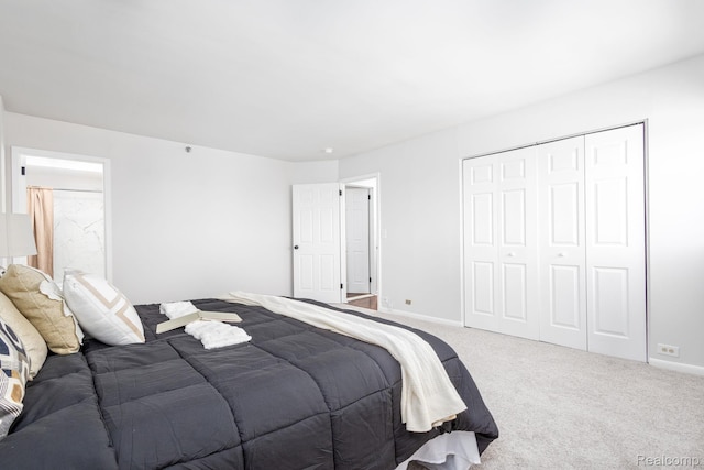 5000 Town Ctr Unit 2001, Southfield, MI 48075 - bedroom featuring carpet flooring and a closet