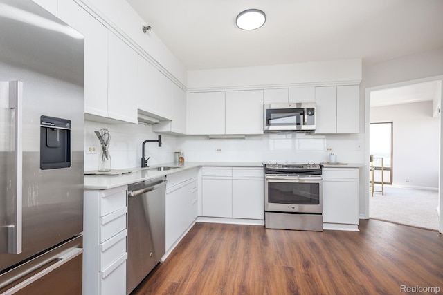 5000 Town Ctr Unit 2001, Southfield, MI 48075 - kitchen featuring stainless steel appliances, dark wood-style flooring, light countertops, white cabinetry, and backsplash