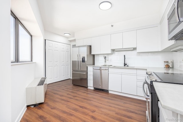 5000 Town Ctr Unit 2001, Southfield, MI 48075 - kitchen featuring stainless steel appliances, white cabinetry, tasteful backsplash, and light countertops