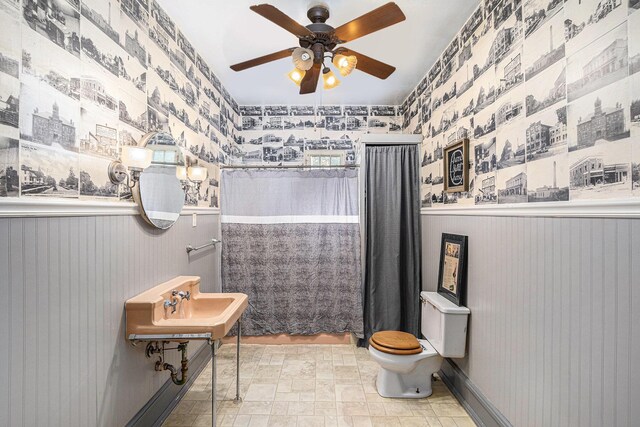 106 E Mechanic St, Yale, MI 48097 - bathroom featuring wallpapered walls, a wainscoted wall, a ceiling fan, and a shower with shower curtain