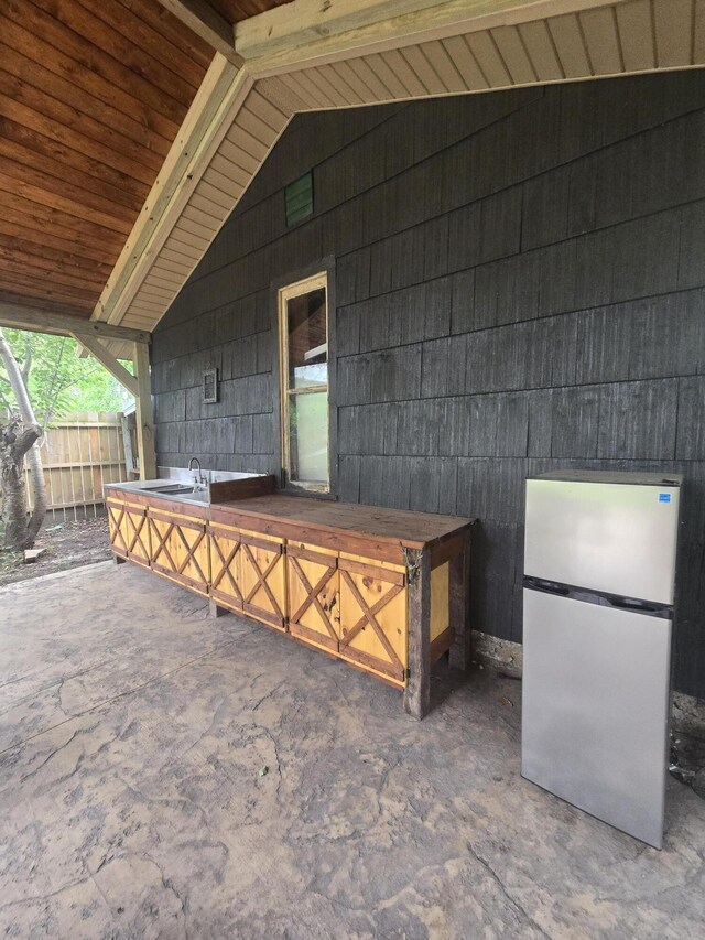 106 E Mechanic St, Yale, MI 48097 - view of patio