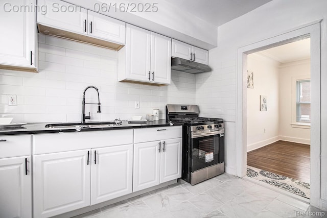 2701 Tuxedo St, Detroit, MI 48206 - kitchen featuring stainless steel gas range oven, under cabinet range hood, crown molding, dark countertops, and backsplash