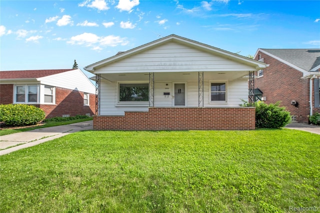 13513 Chestnut St, Southgate, MI 48195 - bungalow with a front lawn and brick siding