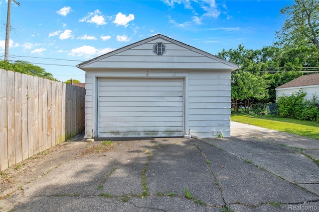 13513 Chestnut St, Southgate, MI 48195 - detached garage featuring driveway