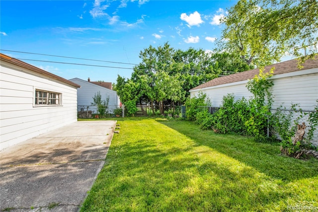 13513 Chestnut St, Southgate, MI 48195 - view of yard featuring a patio
